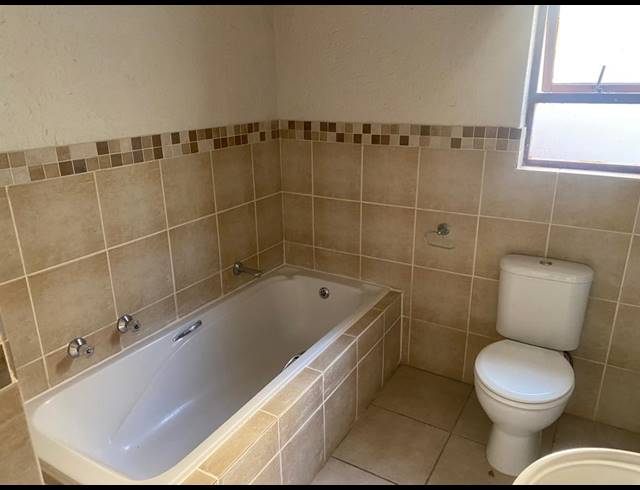 2 BEDROOM TOWNHOUSE FOR SALE IN BRYANSTON